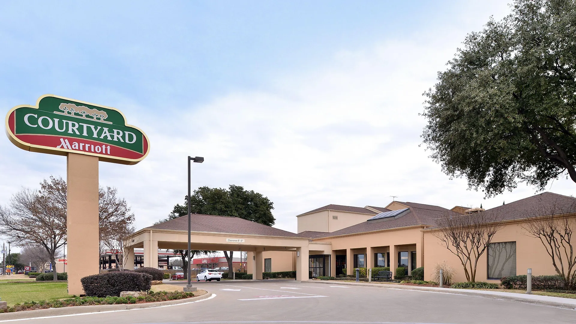 4 Business Hotels Near Preston Center That Deliver on Work Trips