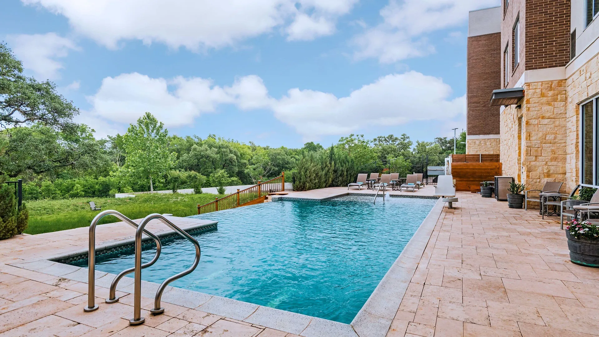 4 Central Austin Hotels Near Barton Creek Square Mall Worth Booking