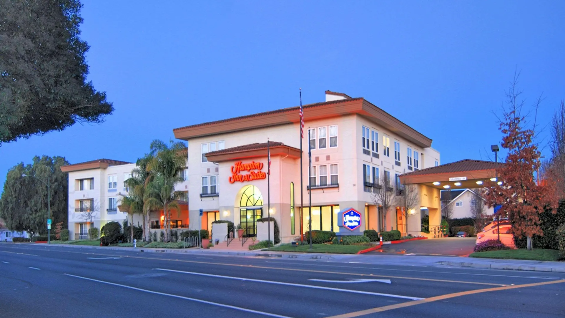 6 Business Hotels Close to California's Great America