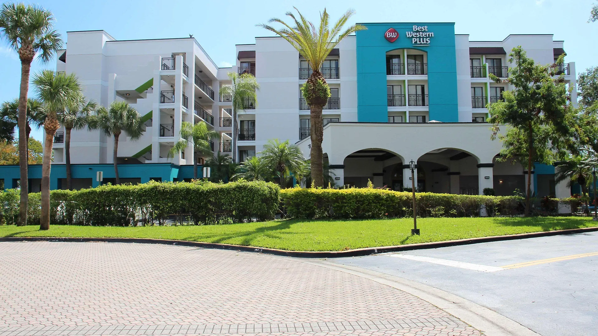 Staying Near Pompano City Centre: 7 Budget Hotels Compared