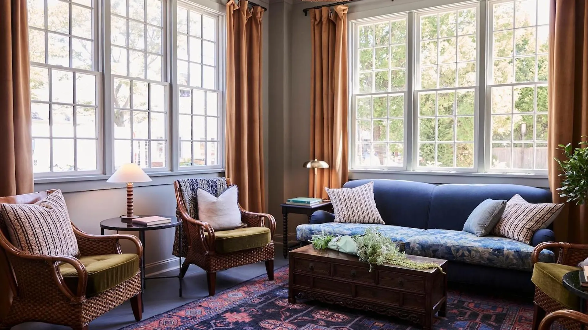 4 Smart Family Hotels Near Manhansett Chapel Museum Worth Booking