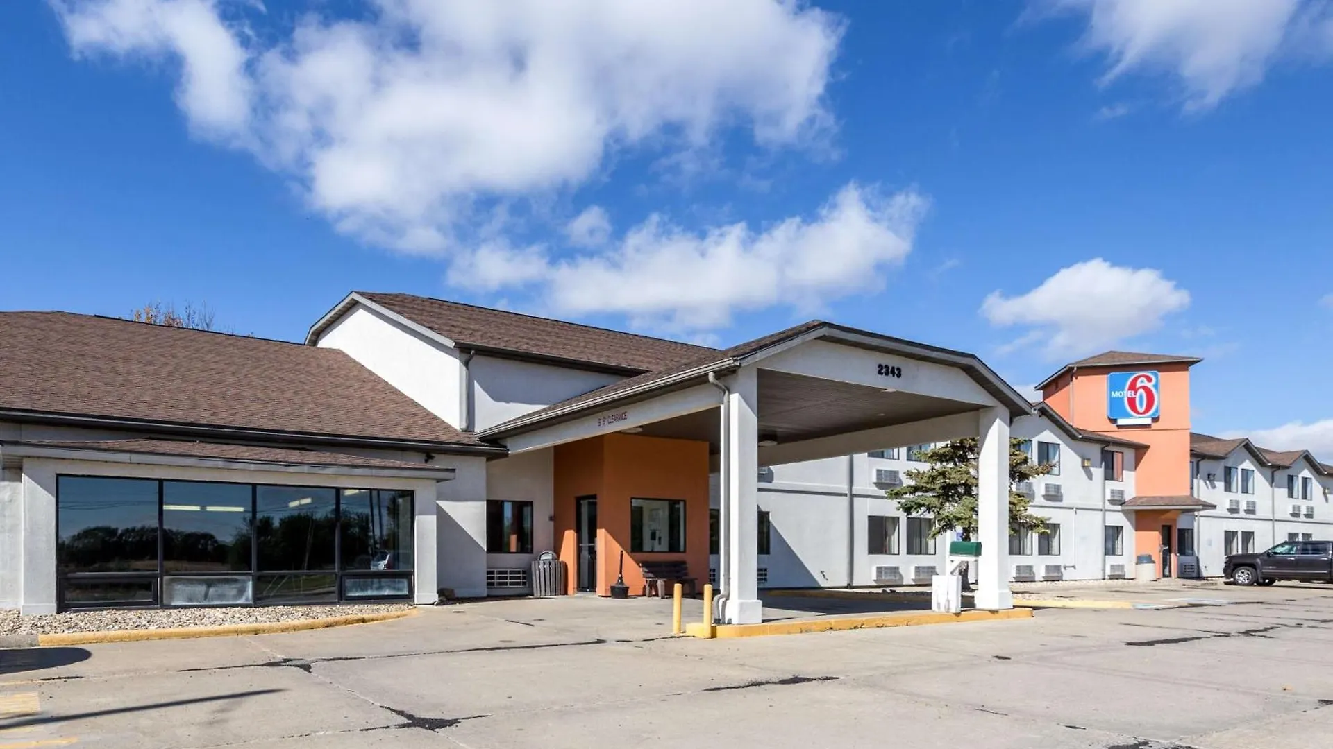 4 Hotels Near Hope Martin Memorial Park Worth Booking