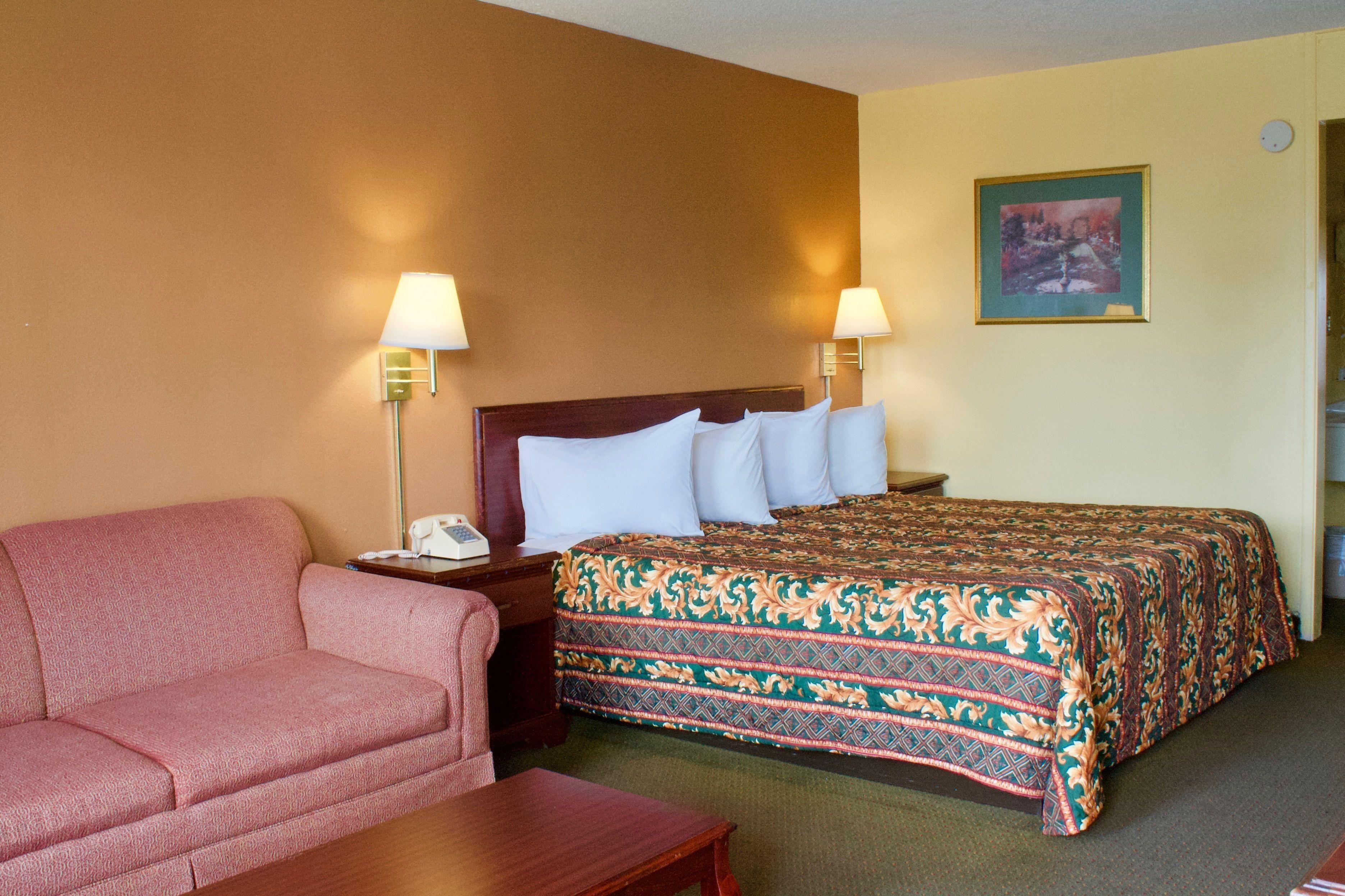 4 Golf Hotels Near Emmanuel Theological Seminary for Easy Course Access