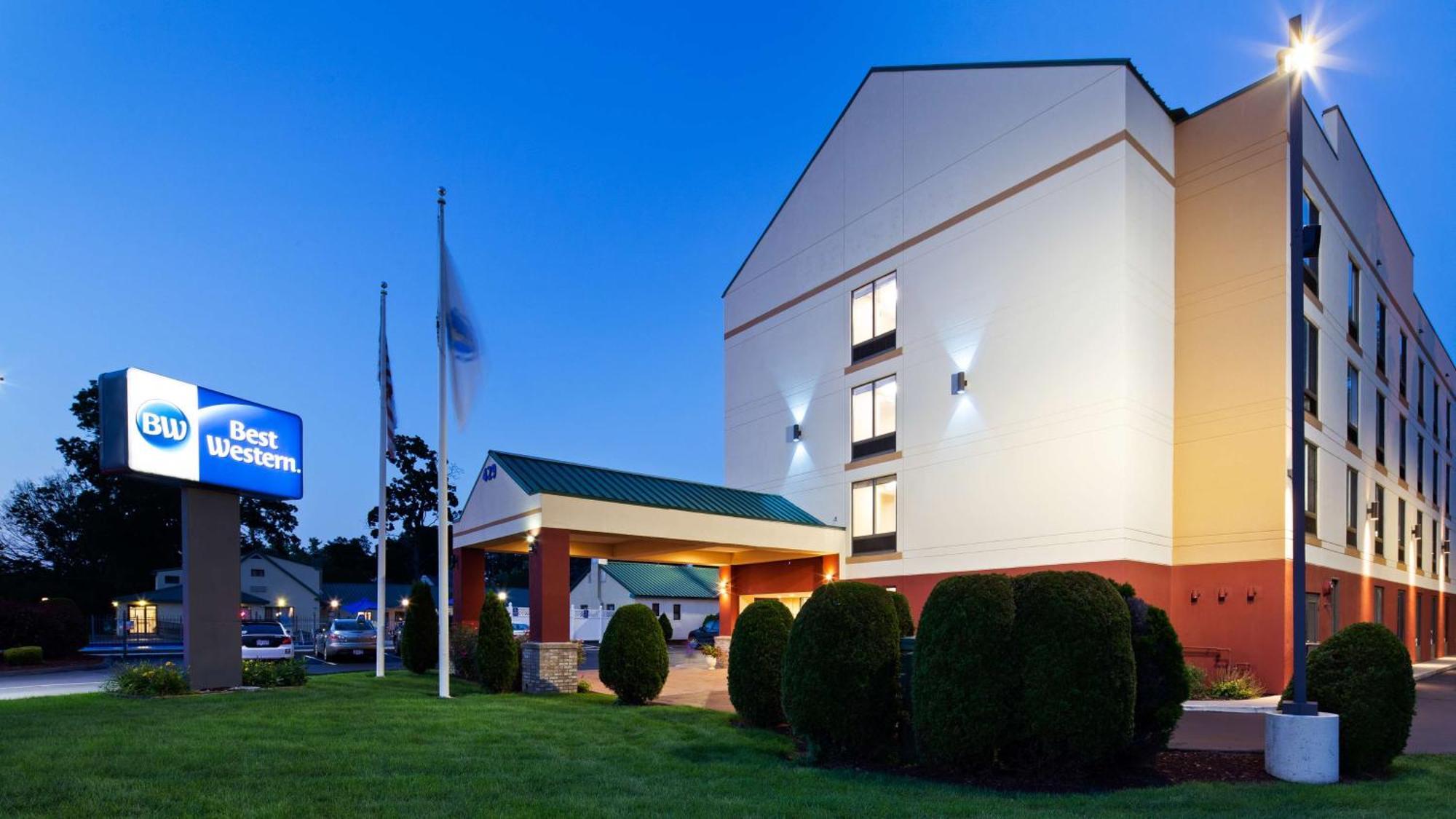 4 Top 3-Star Hotels Near Springfield Library and Museums